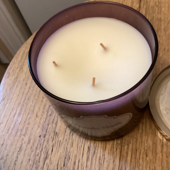 14.5oz  3 wick White Barn  Lavender Vanilla Bath & Body Works Candle - Picture 4 of 6
